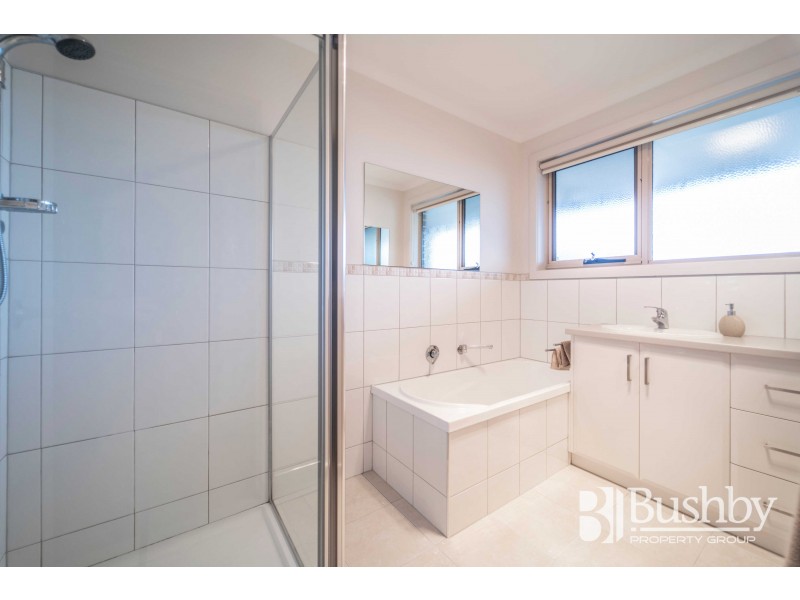 18 Dafnis Drive, Newnham TAS 7248