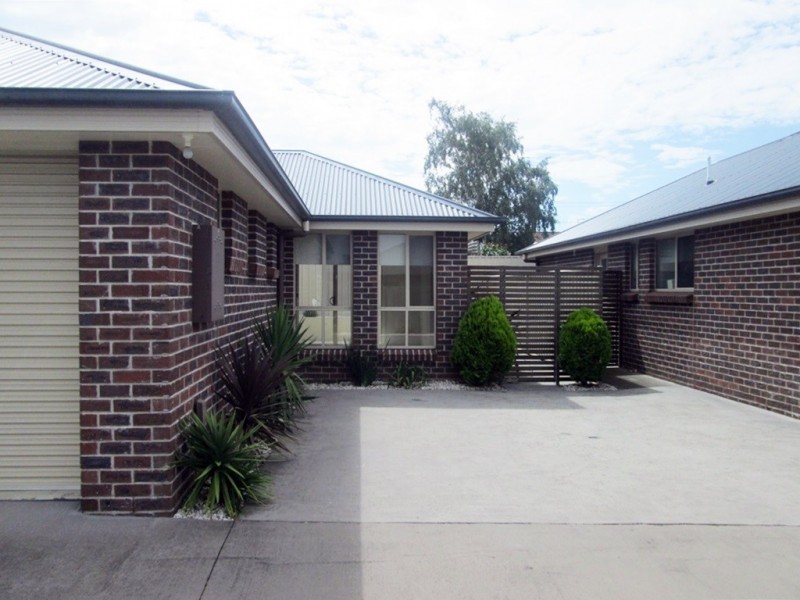 2/12 Bethune Place, Newnham TAS 7248