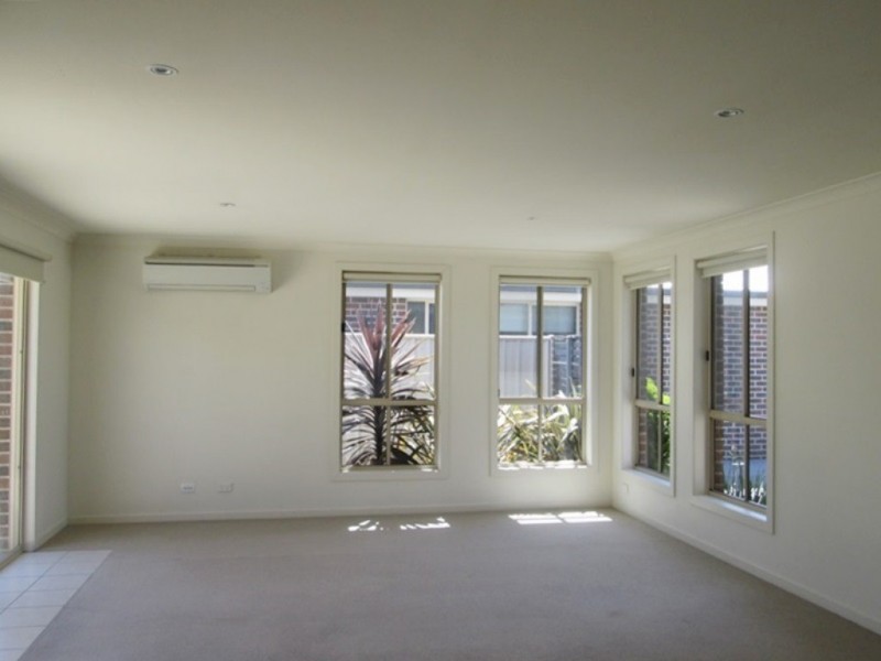 2/12 Bethune Place, Newnham TAS 7248