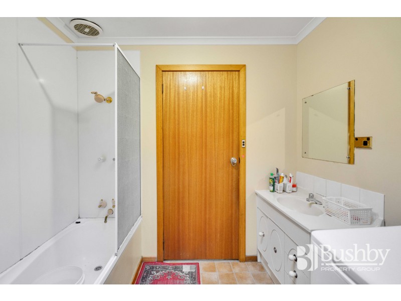1/1-3 Newnham Close, Newnham TAS 7248
