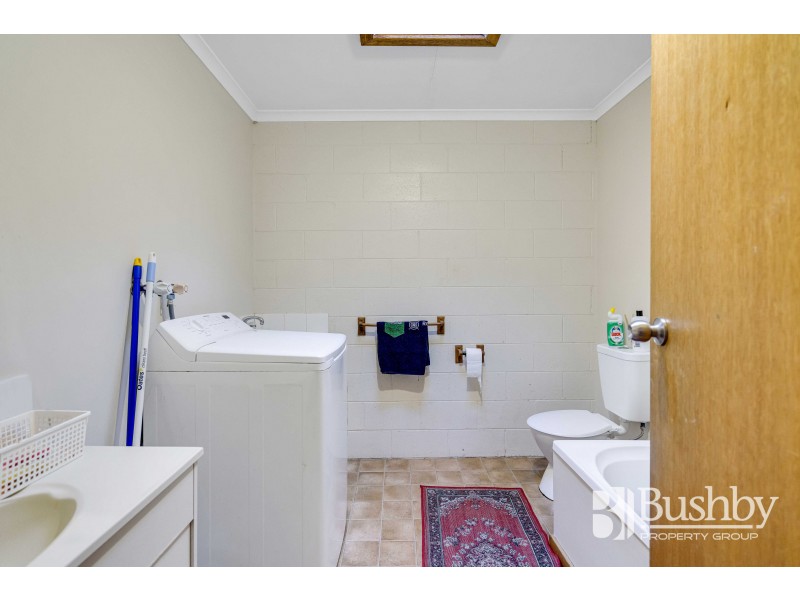 1/1-3 Newnham Close, Newnham TAS 7248