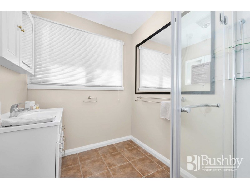 25 Helenwood Grove, Newnham TAS 7248