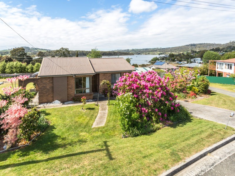 5 Taree Crescent,, Gravelly Beach TAS 7276