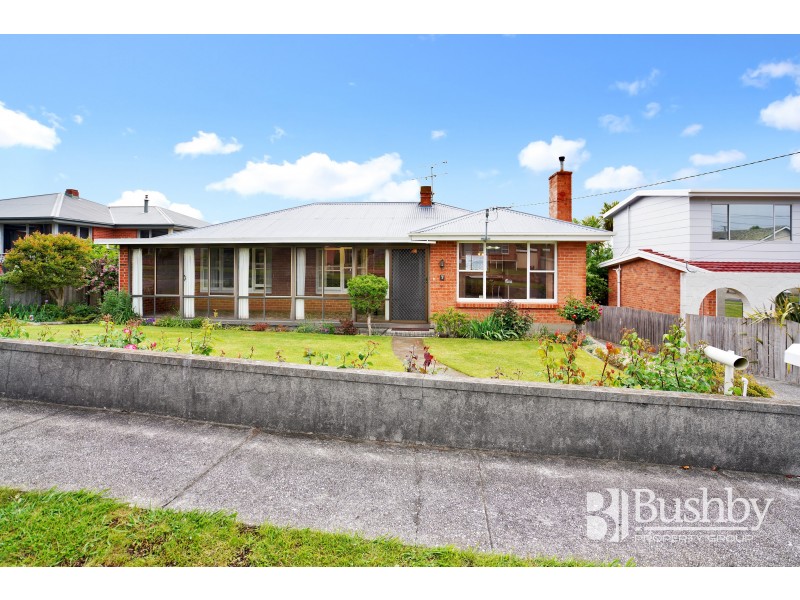 7 Helenwood Grove, Newnham TAS 7248
