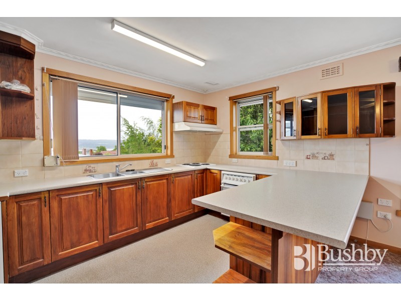 7 Helenwood Grove, Newnham TAS 7248