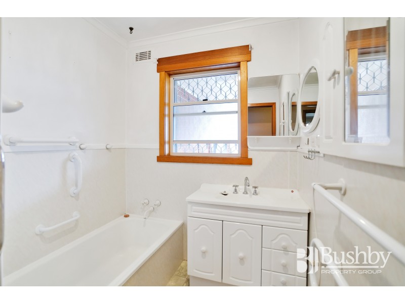 7 Helenwood Grove, Newnham TAS 7248