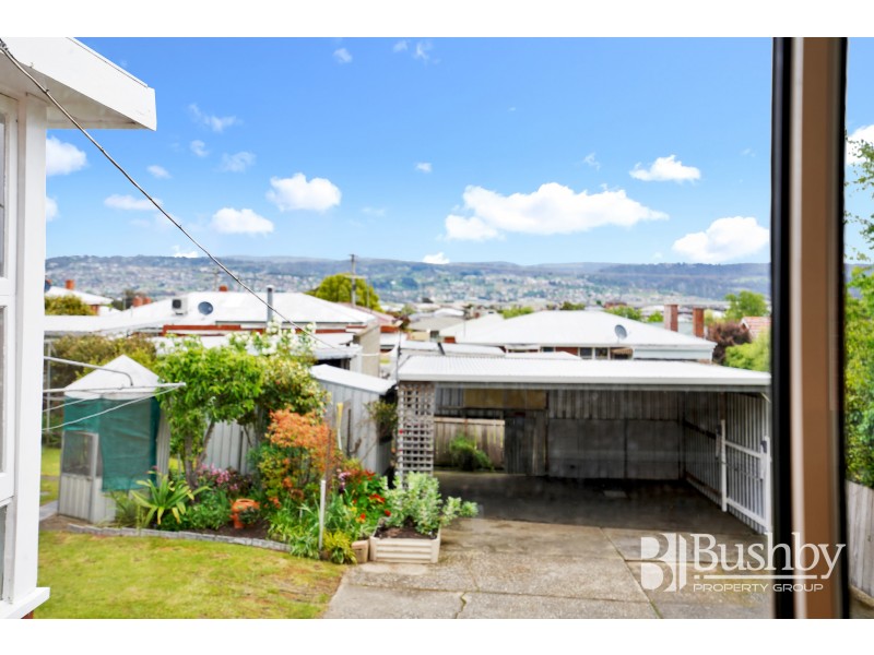 7 Helenwood Grove, Newnham TAS 7248