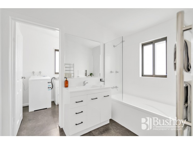 70 Tompsons Lane, Newnham TAS 7248