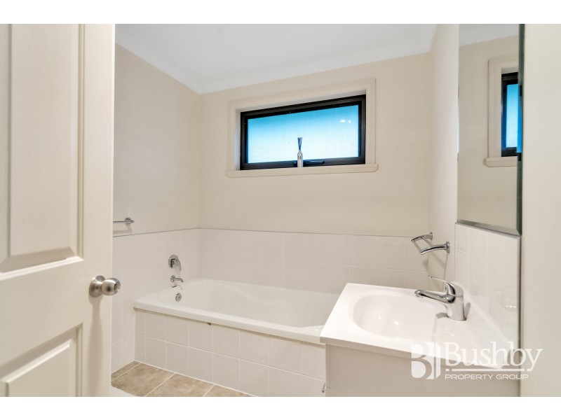 2/15-17 Conway Street, Mowbray TAS 7248