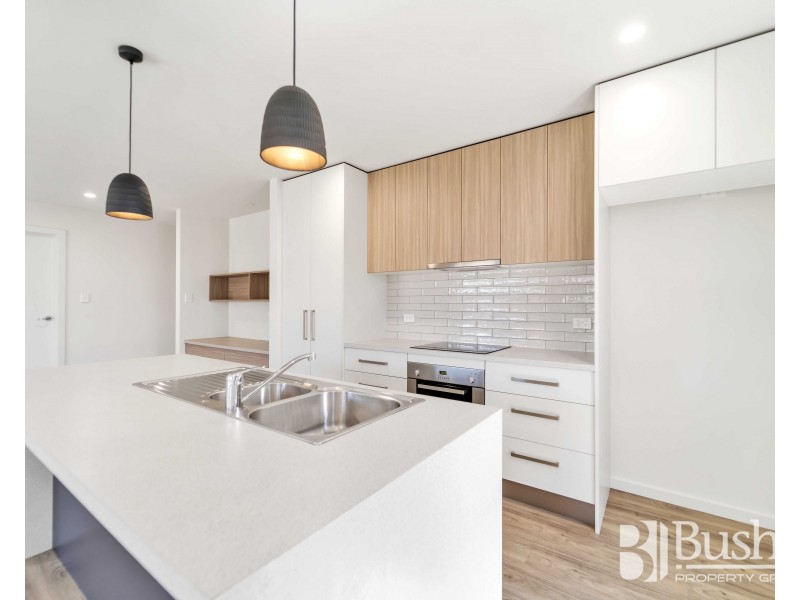 2/7 Senator Court, Newnham TAS 7248