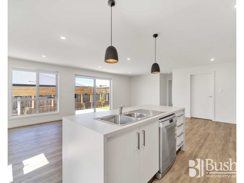2/7 Senator Court, Newnham TAS 7248