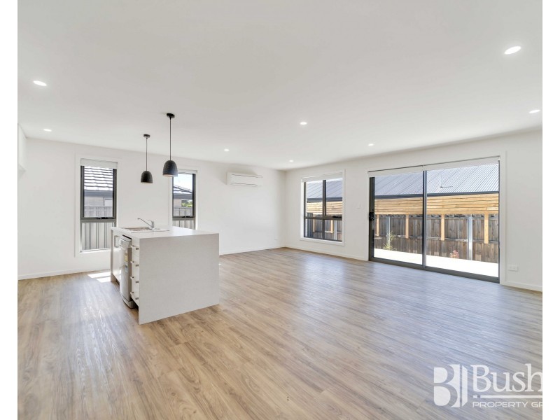 2/7 Senator Court, Newnham TAS 7248