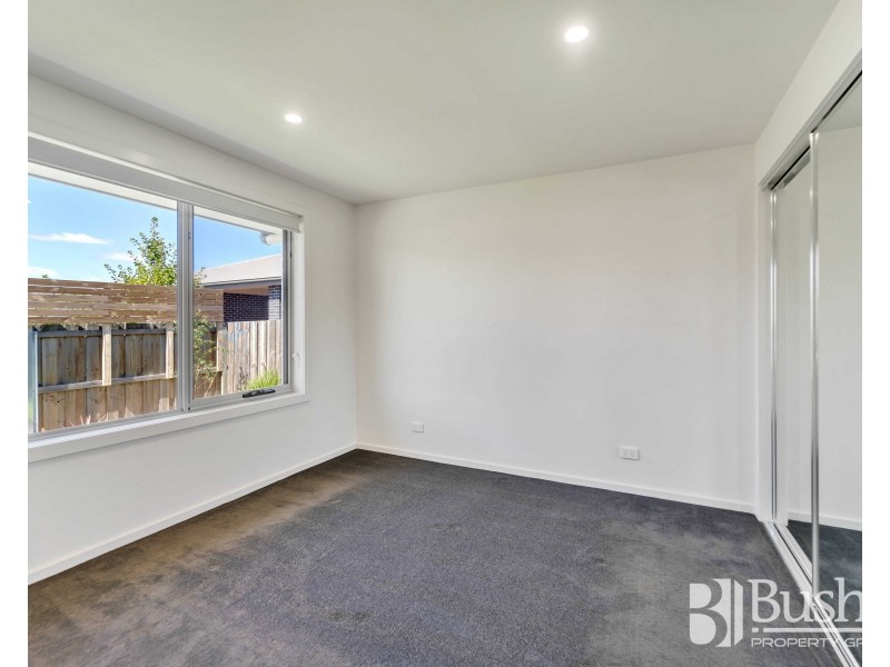 2/7 Senator Court, Newnham TAS 7248