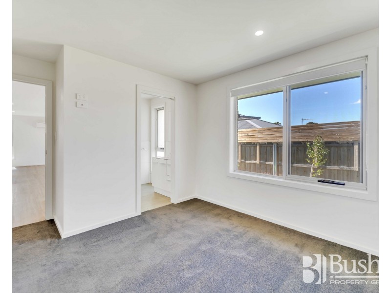 2/7 Senator Court, Newnham TAS 7248