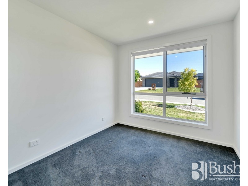 2/7 Senator Court, Newnham TAS 7248