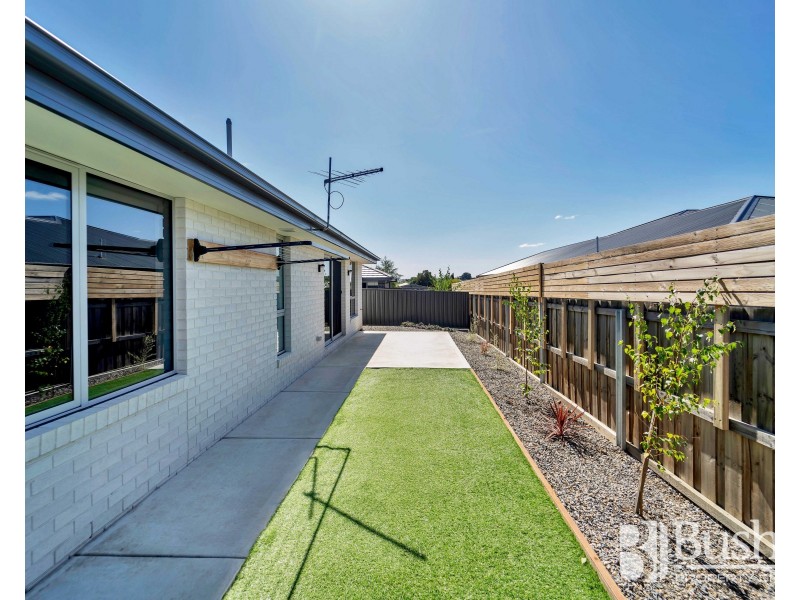 2/7 Senator Court, Newnham TAS 7248