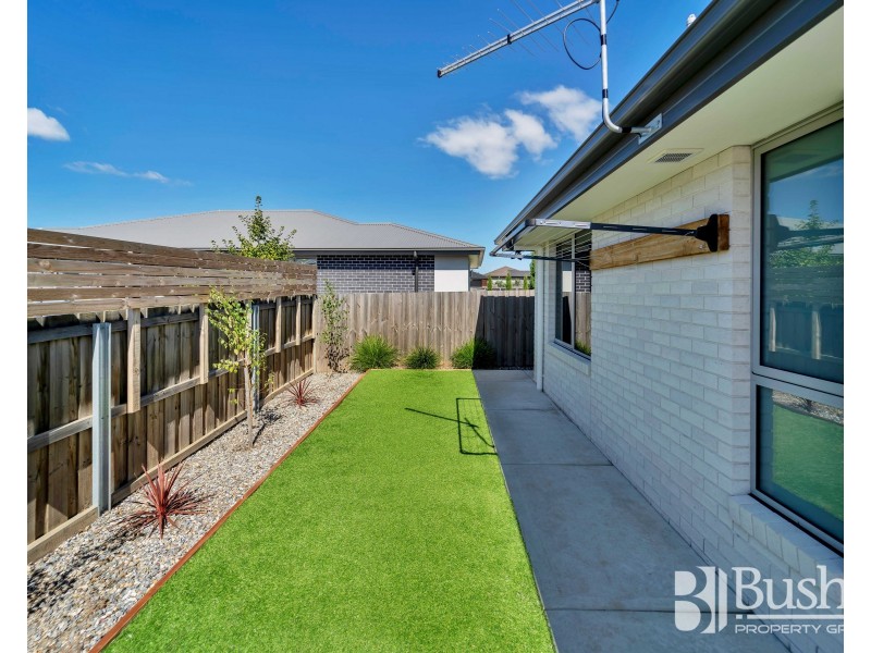 2/7 Senator Court, Newnham TAS 7248