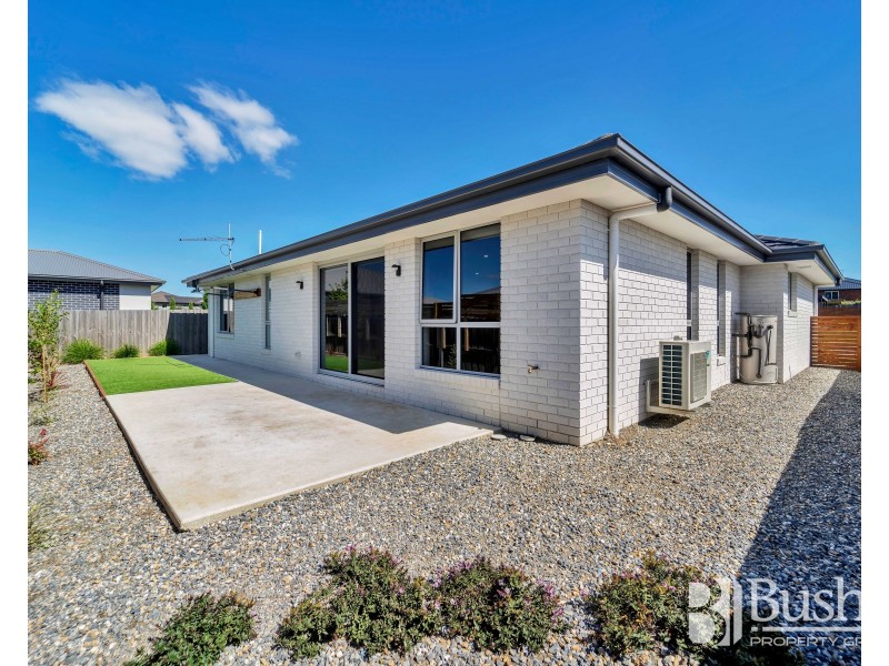 2/7 Senator Court, Newnham TAS 7248