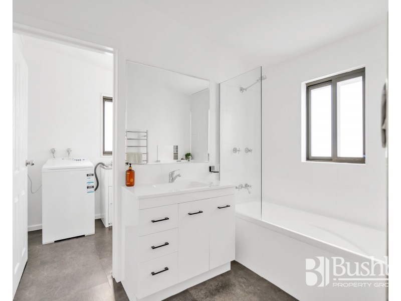 70 Tompsons Lane, Newnham TAS 7248