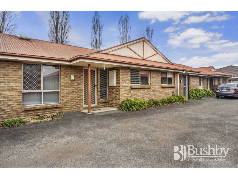 4/4 Roger Retreat, Newnham TAS 7248