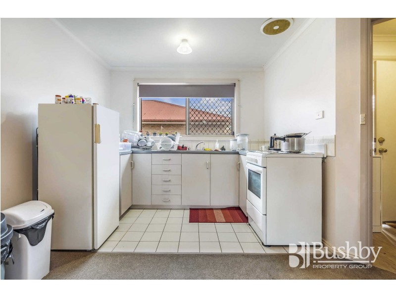4/4 Roger Retreat, Newnham TAS 7248