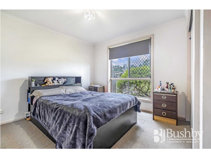 4/4 Roger Retreat, Newnham TAS 7248