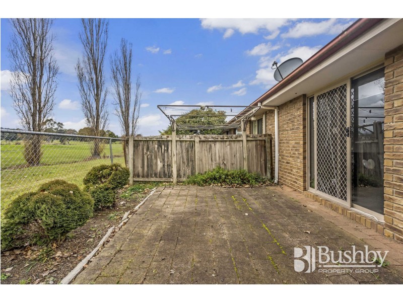 4/4 Roger Retreat, Newnham TAS 7248