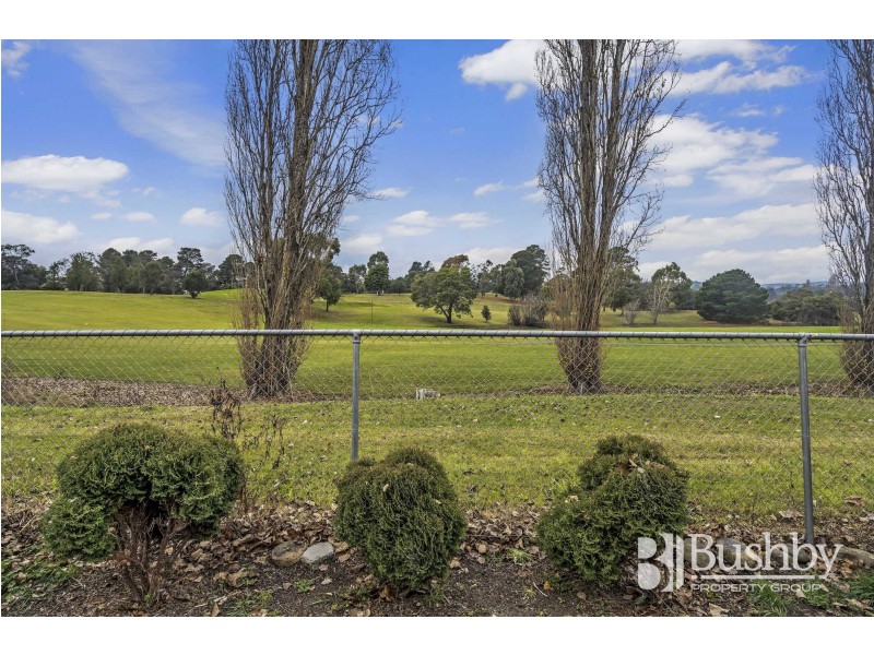 4/4 Roger Retreat, Newnham TAS 7248
