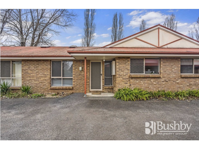 4/4 Roger Retreat, Newnham TAS 7248