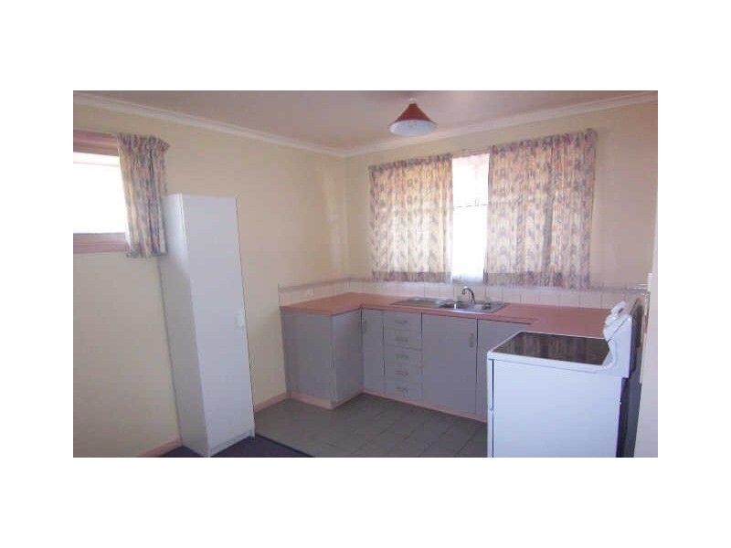 2/4 Roger Retreat, Newnham TAS 7248