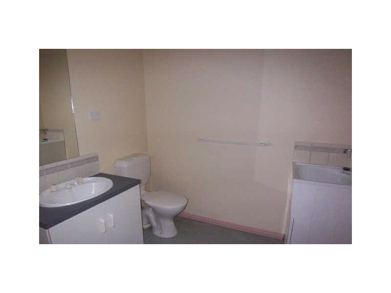 2/4 Roger Retreat, Newnham TAS 7248