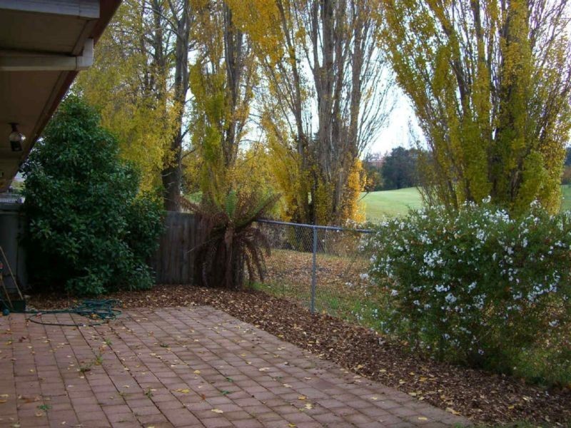 2/4 Roger Retreat, Newnham TAS 7248