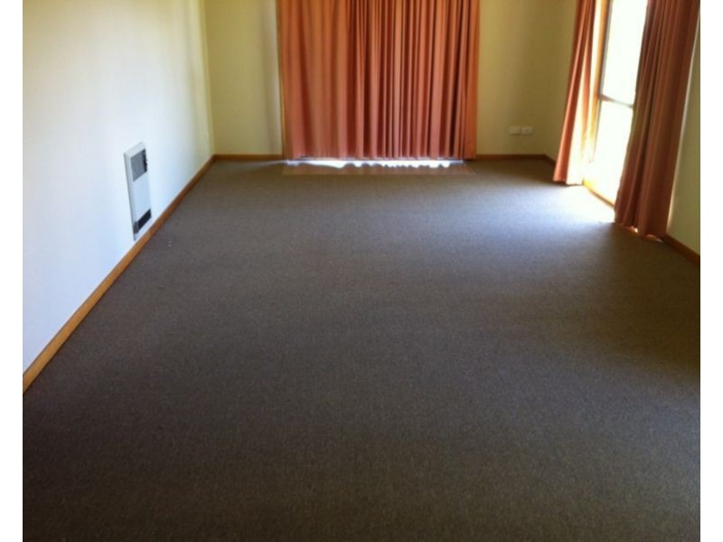 2/9 Newnham Close, Newnham TAS 7248