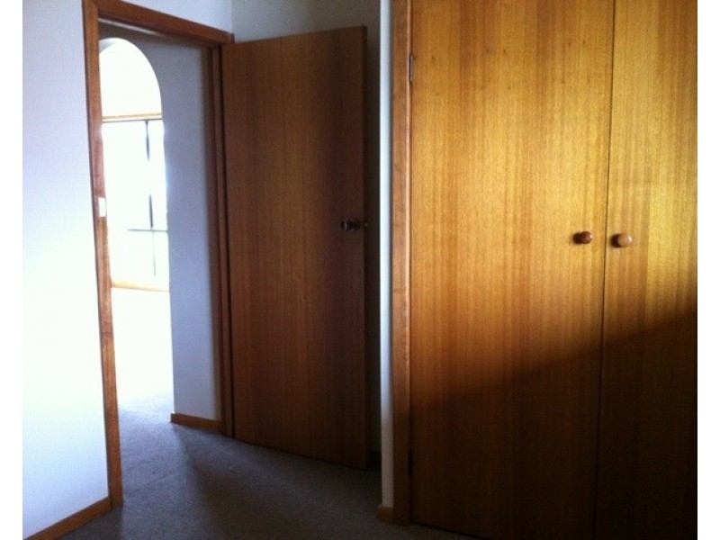 2/9 Newnham Close, Newnham TAS 7248