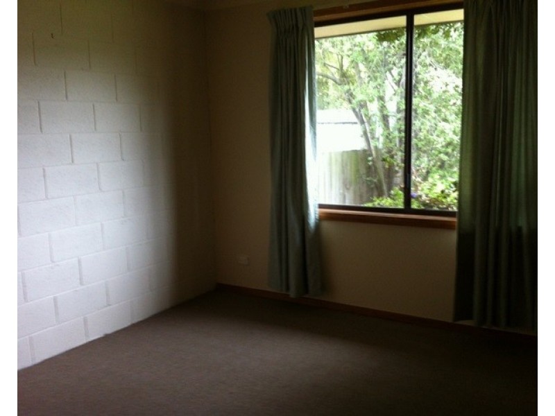 2/9 Newnham Close, Newnham TAS 7248