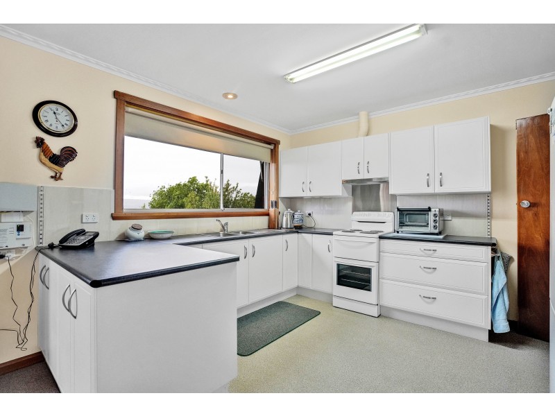 9 Karpaty Avenue, Newnham TAS 7248