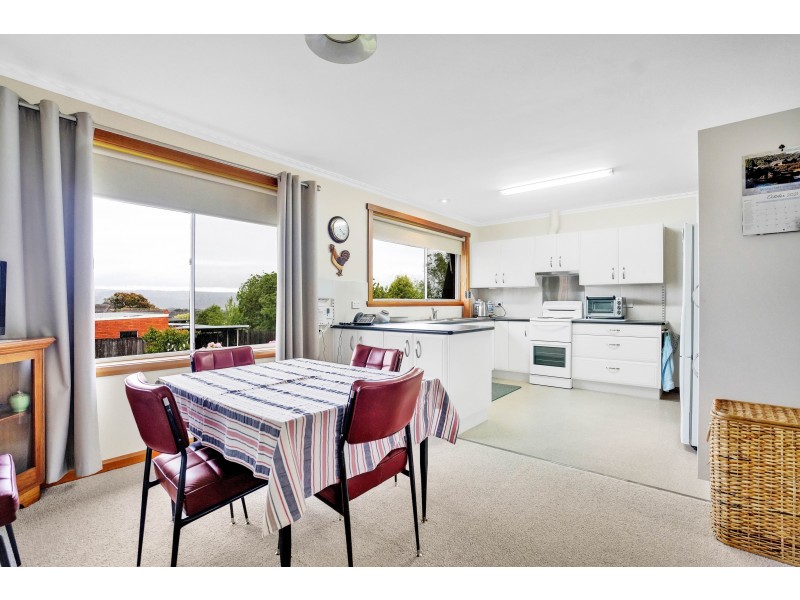 9 Karpaty Avenue, Newnham TAS 7248