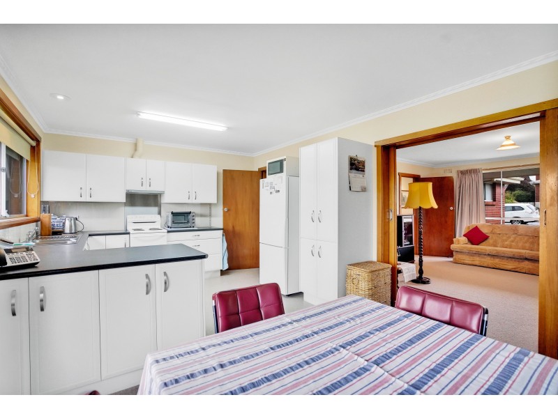 9 Karpaty Avenue, Newnham TAS 7248