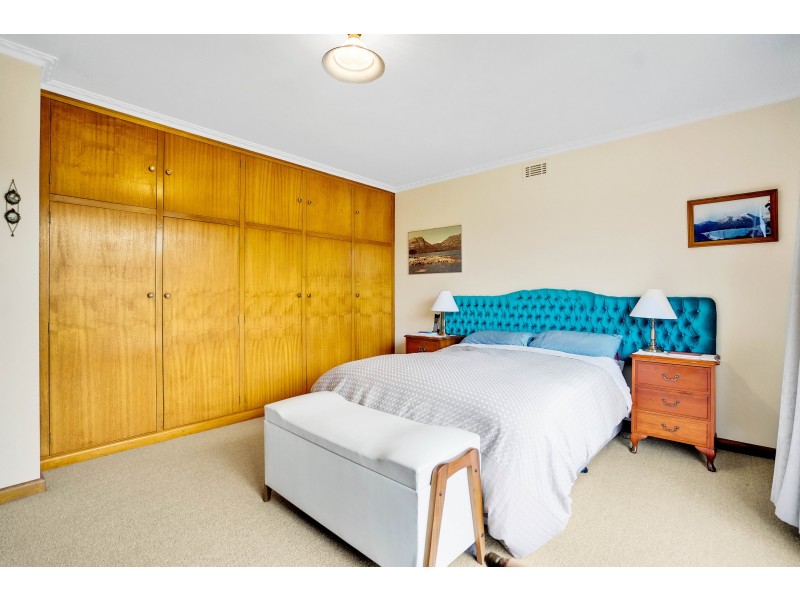 9 Karpaty Avenue, Newnham TAS 7248