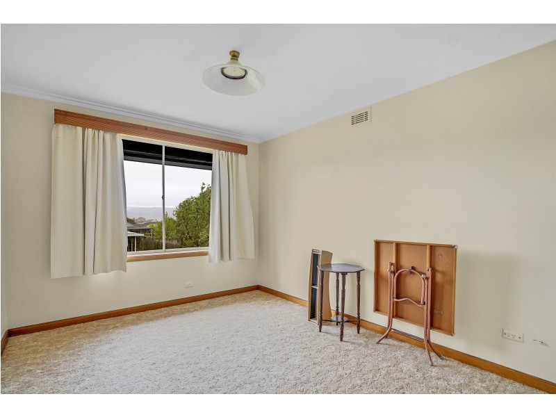 9 Karpaty Avenue, Newnham TAS 7248