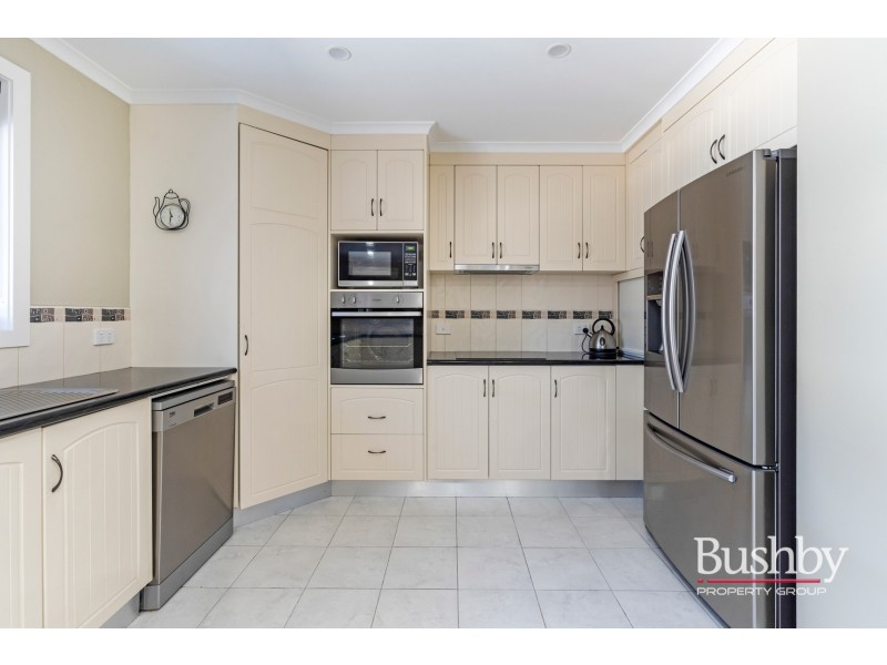 2 Pocket Place, Newnham TAS 7248