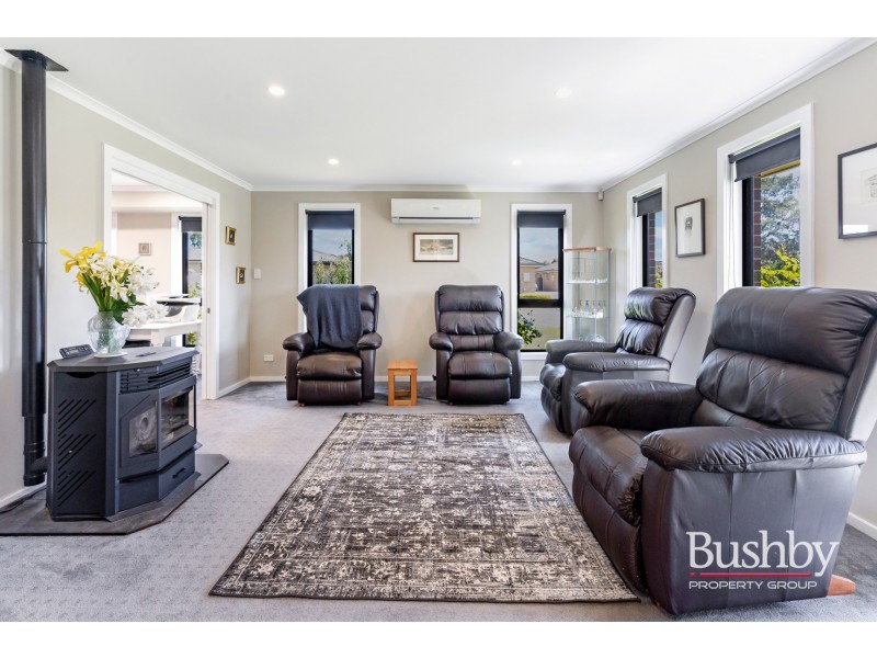2 Pocket Place, Newnham TAS 7248