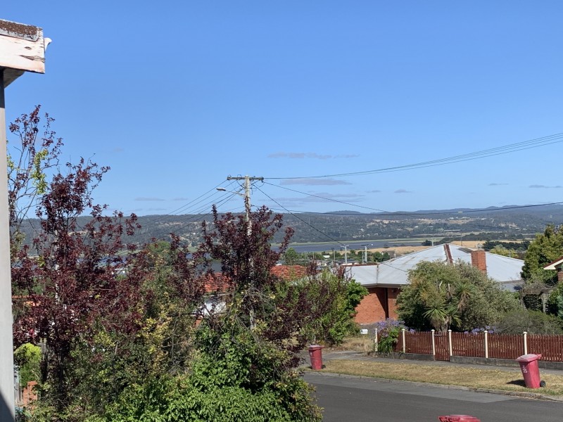 18 Helenwood Grove, Newnham TAS 7248