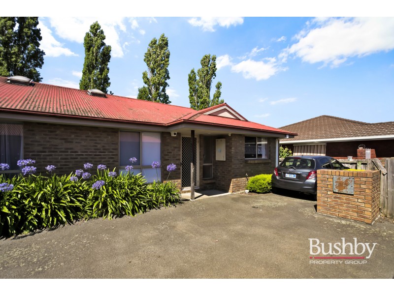2/4 Roger Retreat, Newnham TAS 7248