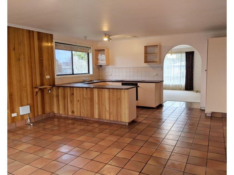 2 Patricia Place, Newnham TAS 7248