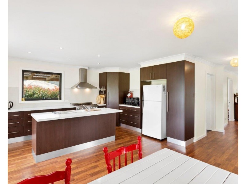 18 Charob Avenue, Lilydale TAS 7268