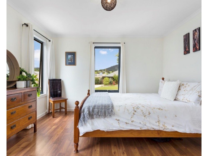 18 Charob Avenue, Lilydale TAS 7268