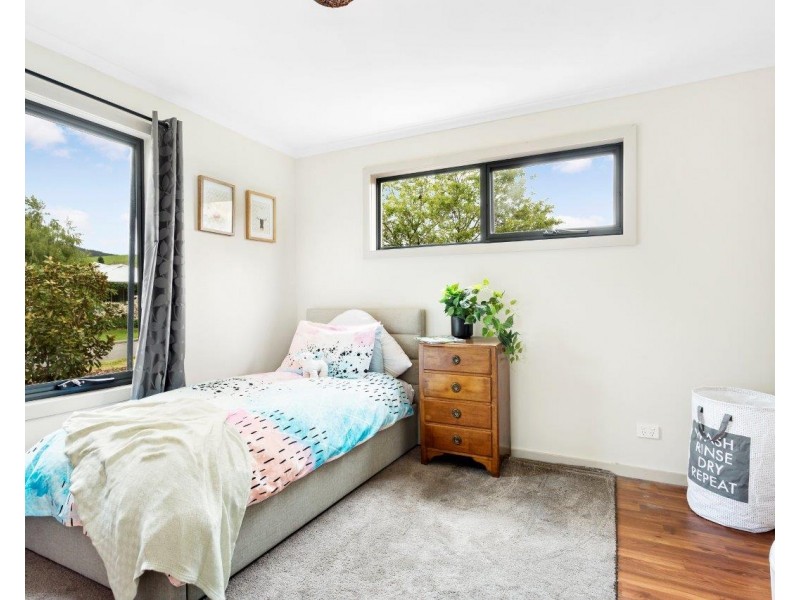 18 Charob Avenue, Lilydale TAS 7268