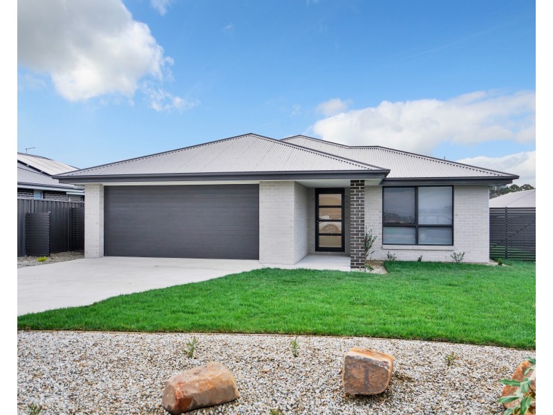 9 Garland Grove, Youngtown TAS 7249
