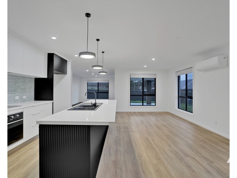 9 Garland Grove, Youngtown TAS 7249